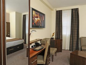 Executive King Room - Bedroom